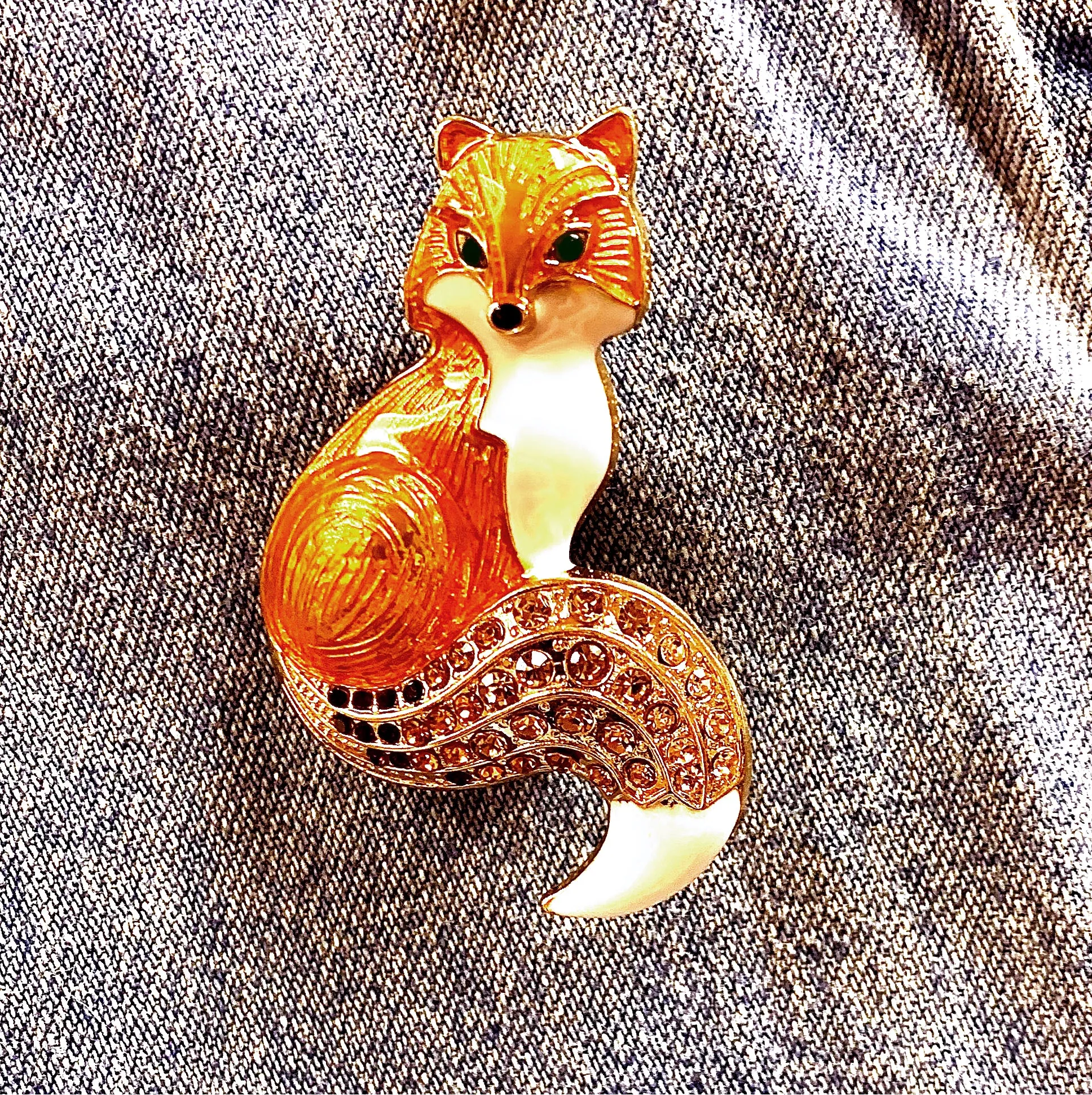 14mm x 2mm Gemstone Fox Enamel Pin, each