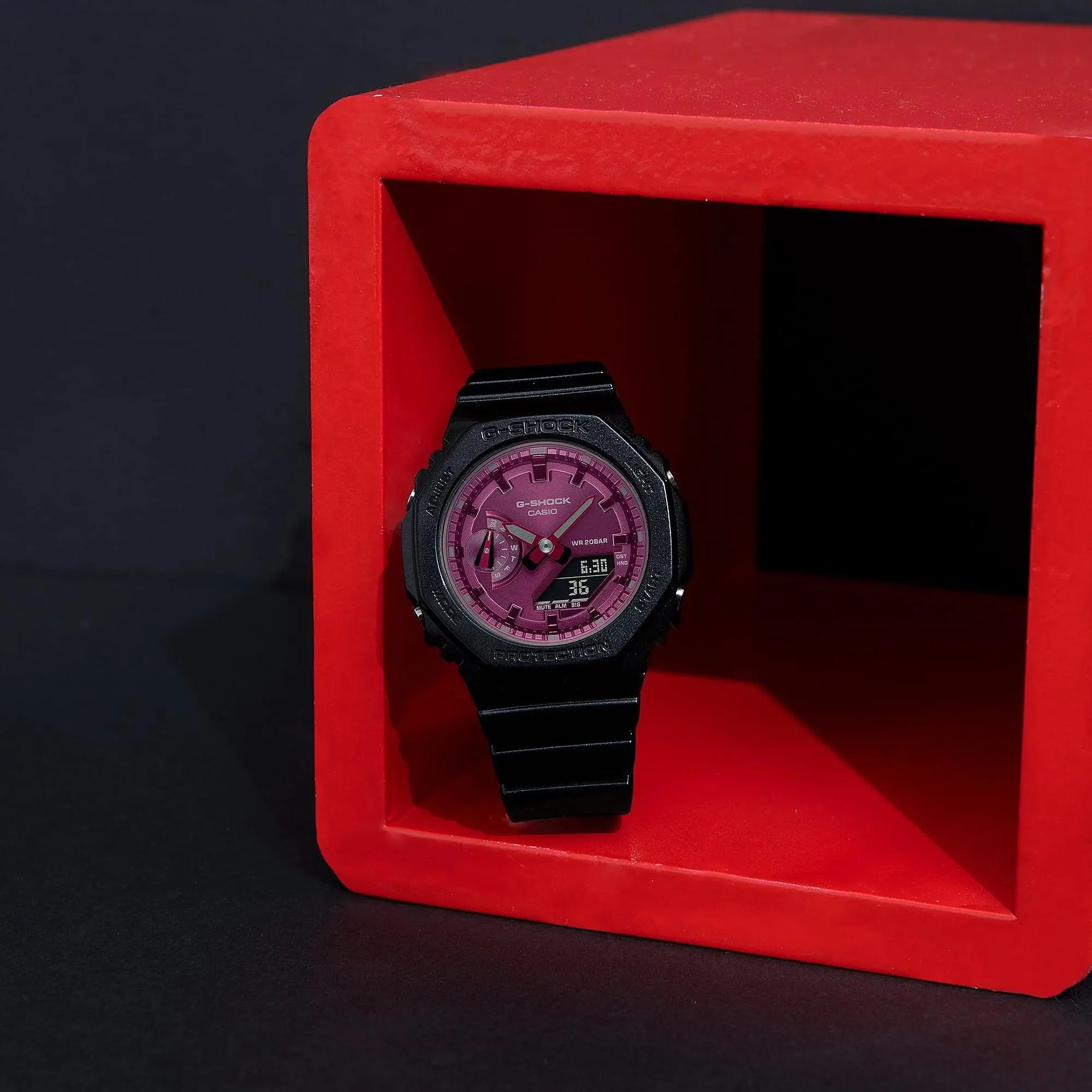 G-Shock Black & Red - GMAS2100RB-1A