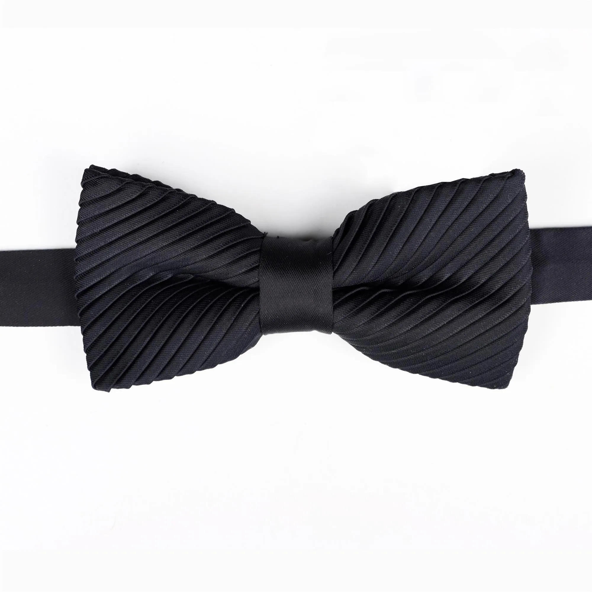 Pleated bowtie