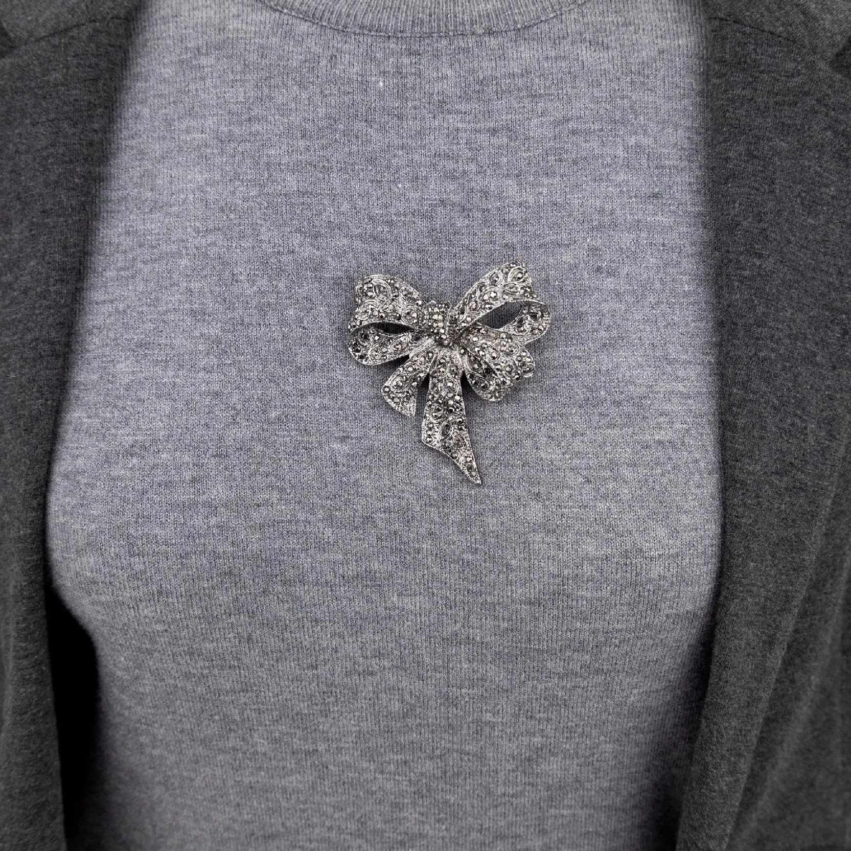 Silver bow with zircons - brooch